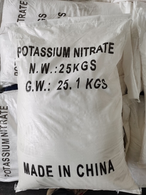 Forme prismatique incolore Nitrate de potassium Min. 99% de pureté poudre cristalline pour diverses applications